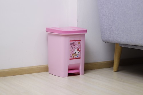 Micronware ถังขยะแบบเท้าเหยียบ ลายลิขสิทธิ์แท้ Kitty ปราศจากสารก่อมะเร็ง (BPA Free) รุ่น 5667